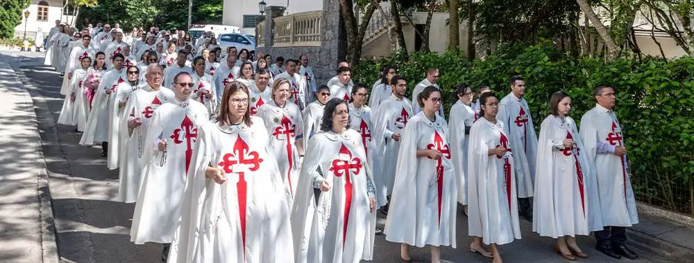 Membres des Hérauts de l’Évangile lors d’une procession religieuse