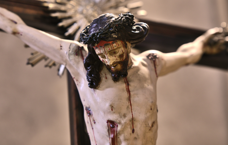 Sur votre Croix vous avez commencé à régner !