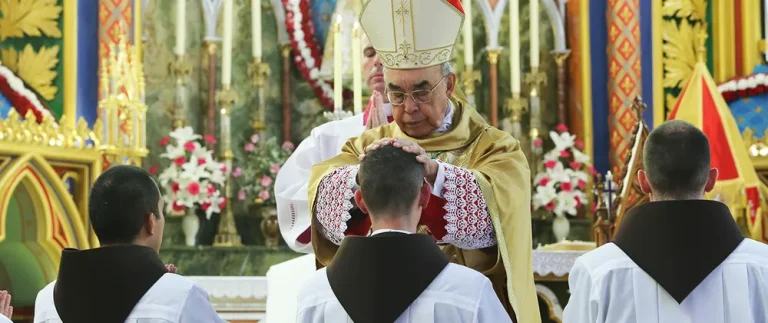 Ordinations diaconale et sacerdotale des Hérauts de l’Évangile