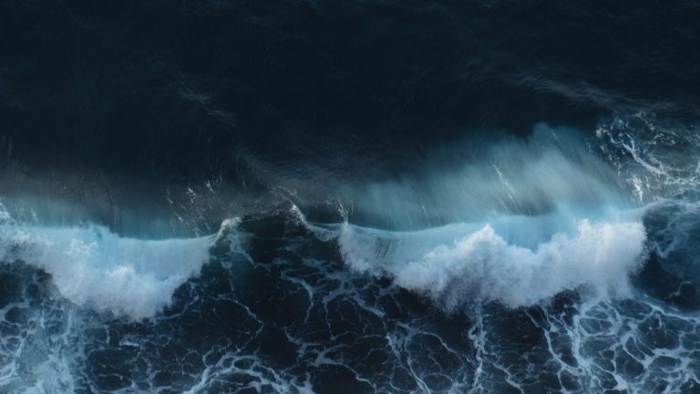 Suivre Jésus sur l’eau : apprendre à prier dans la tempête