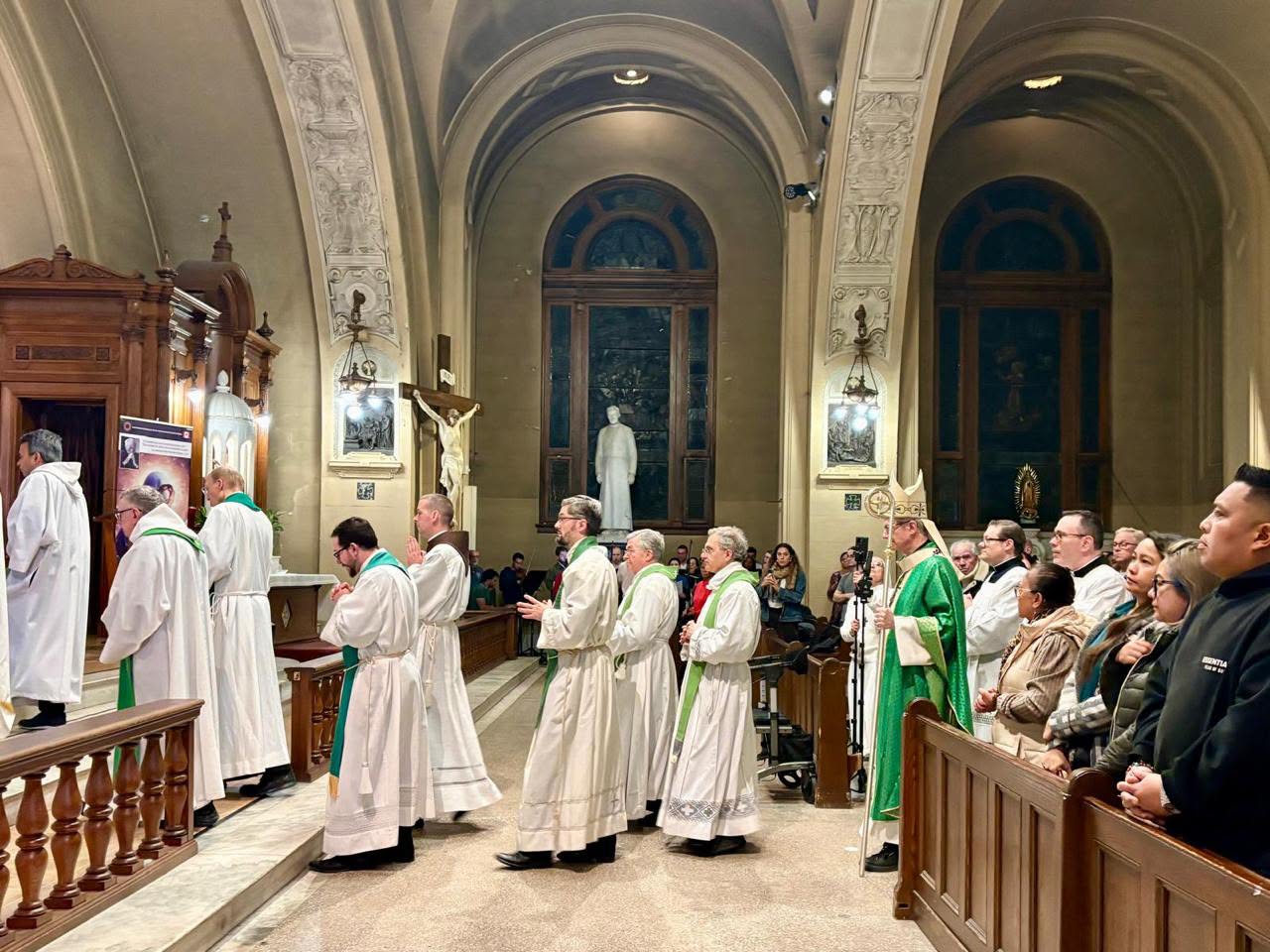 Procession d'entrée des concélébrants et de Mgr Christian Lépine à l'Oratoire Saint-Joseph