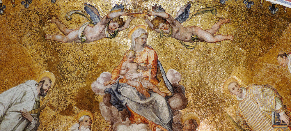 Marie Reine du Ciel et de la terre, couronnée avec l’Enfant Jésus